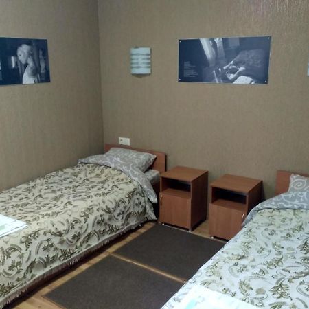 Atlant Hotel Ostroh Bagian luar foto