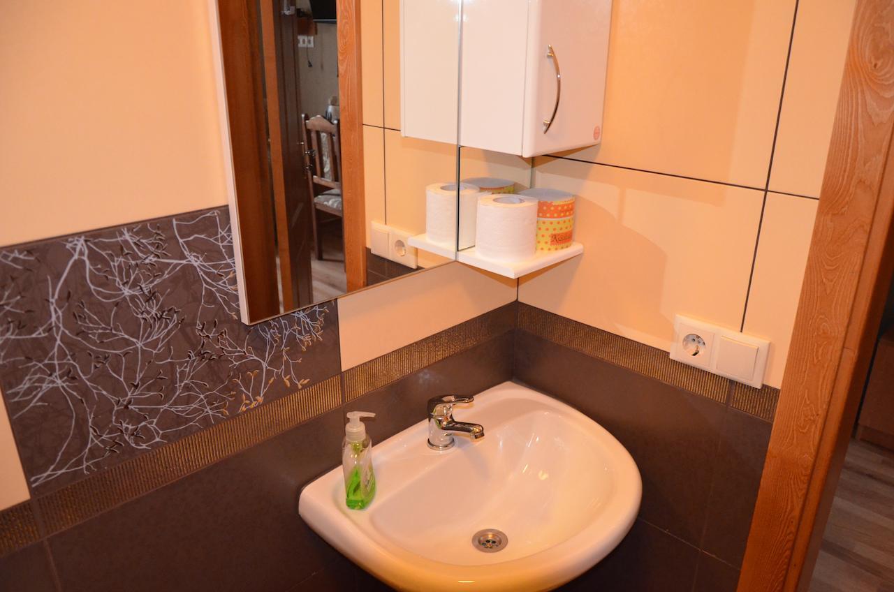 Atlant Hotel Ostroh Bagian luar foto