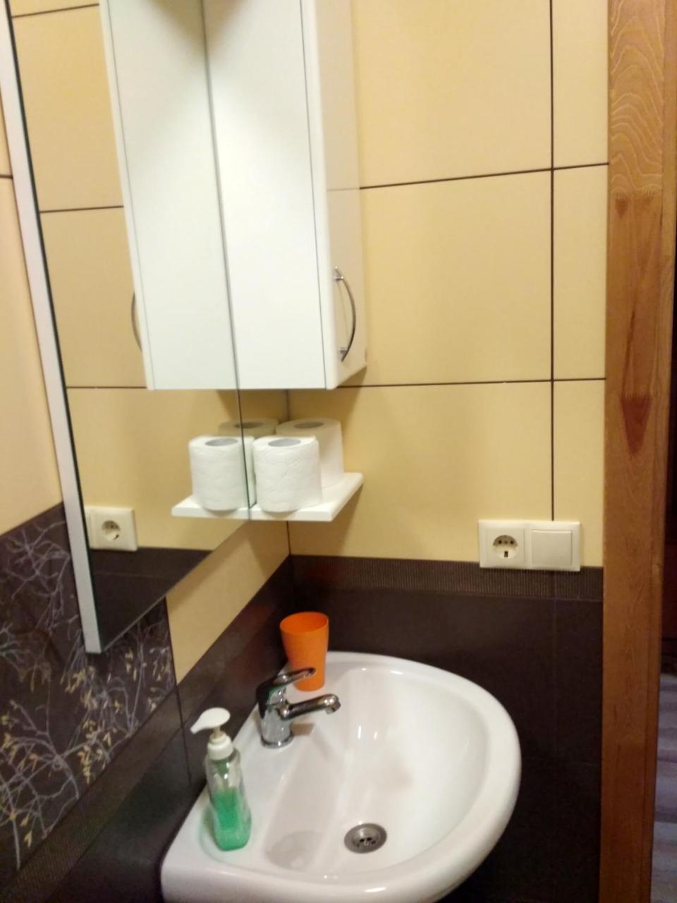 Atlant Hotel Ostroh Bagian luar foto