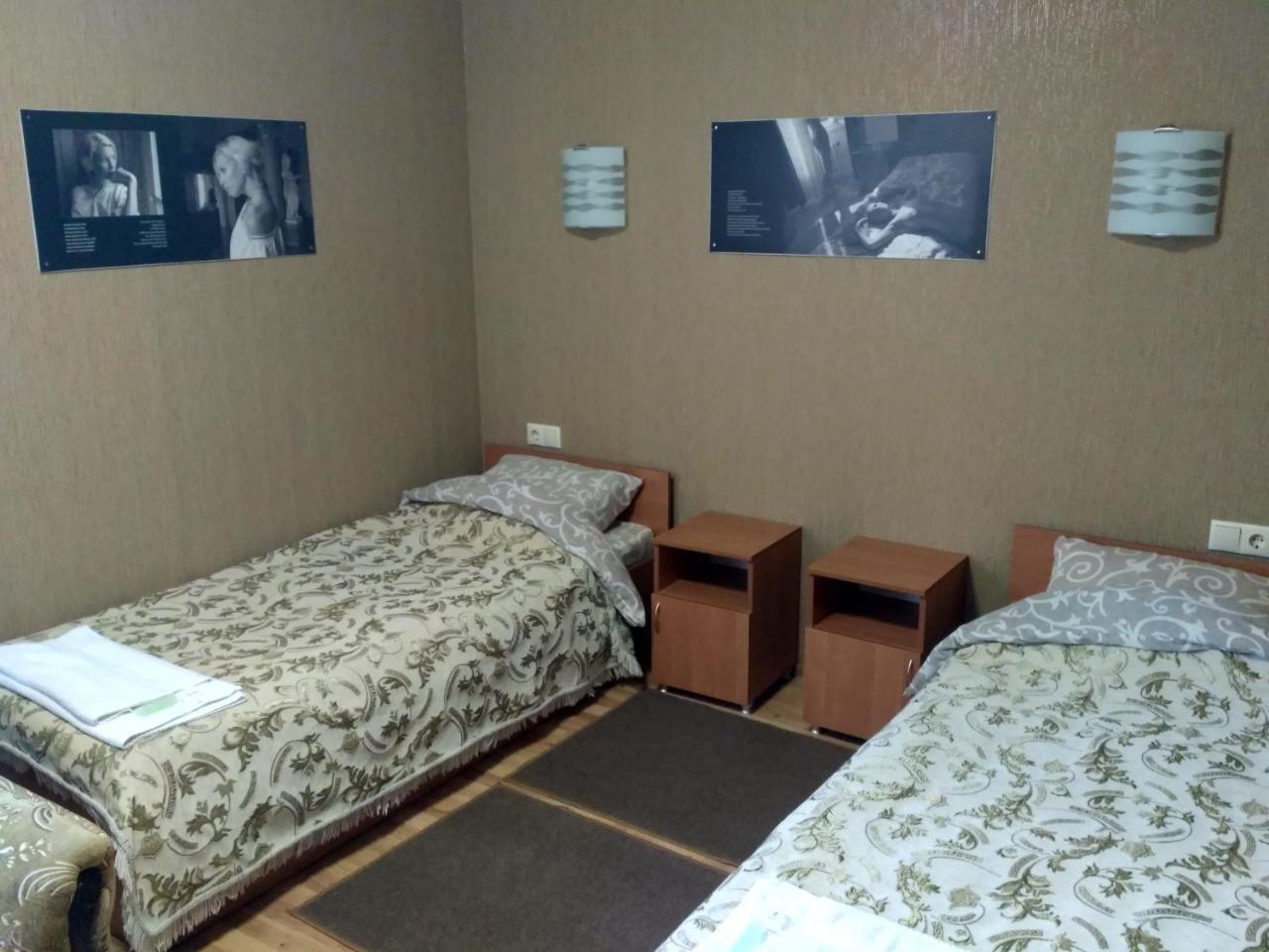 Atlant Hotel Ostroh Bagian luar foto
